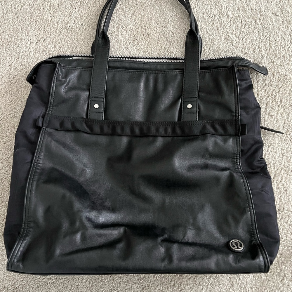 Lululemon black bag